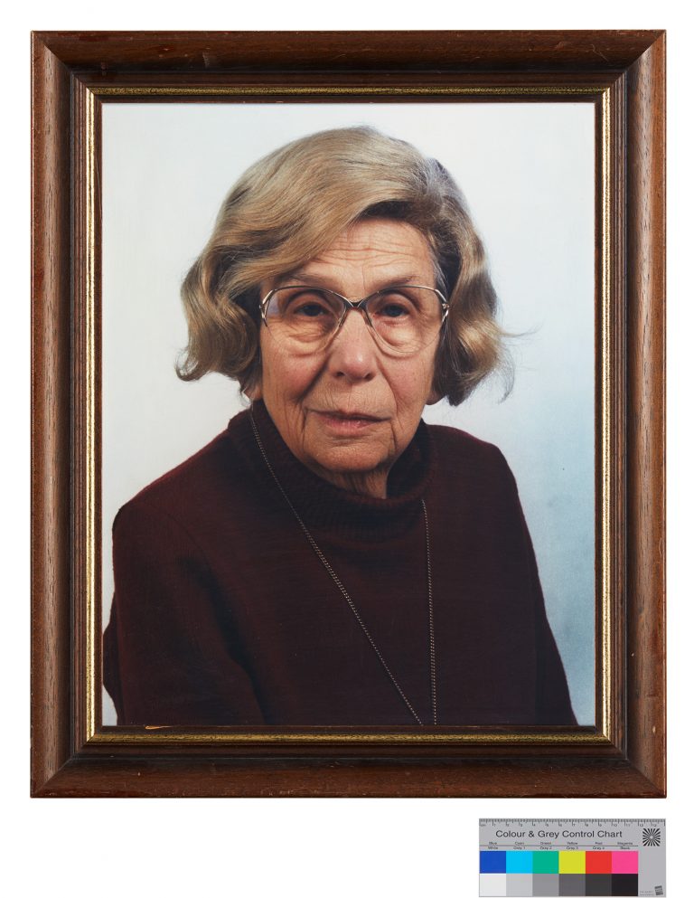 Undine Smith Moore Die gerahmte Fotografie der Komponistin Felicitas Kukuck zur Verfügung gestellt von Archiv Frau und Musik