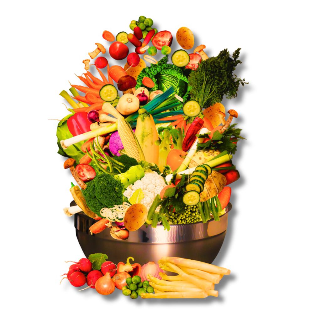 Eine große, kupferfarbene Schüssel farbenprächtig gefüllt mit verschiedenen Gemüsesorten von Radieschen, verschiedenen Kohlarten, Möhren, Gurken, Zucchini, Kartoffeln, Tomaten, Paprika, Zwiebeln, Spargel, Pilzen usw.